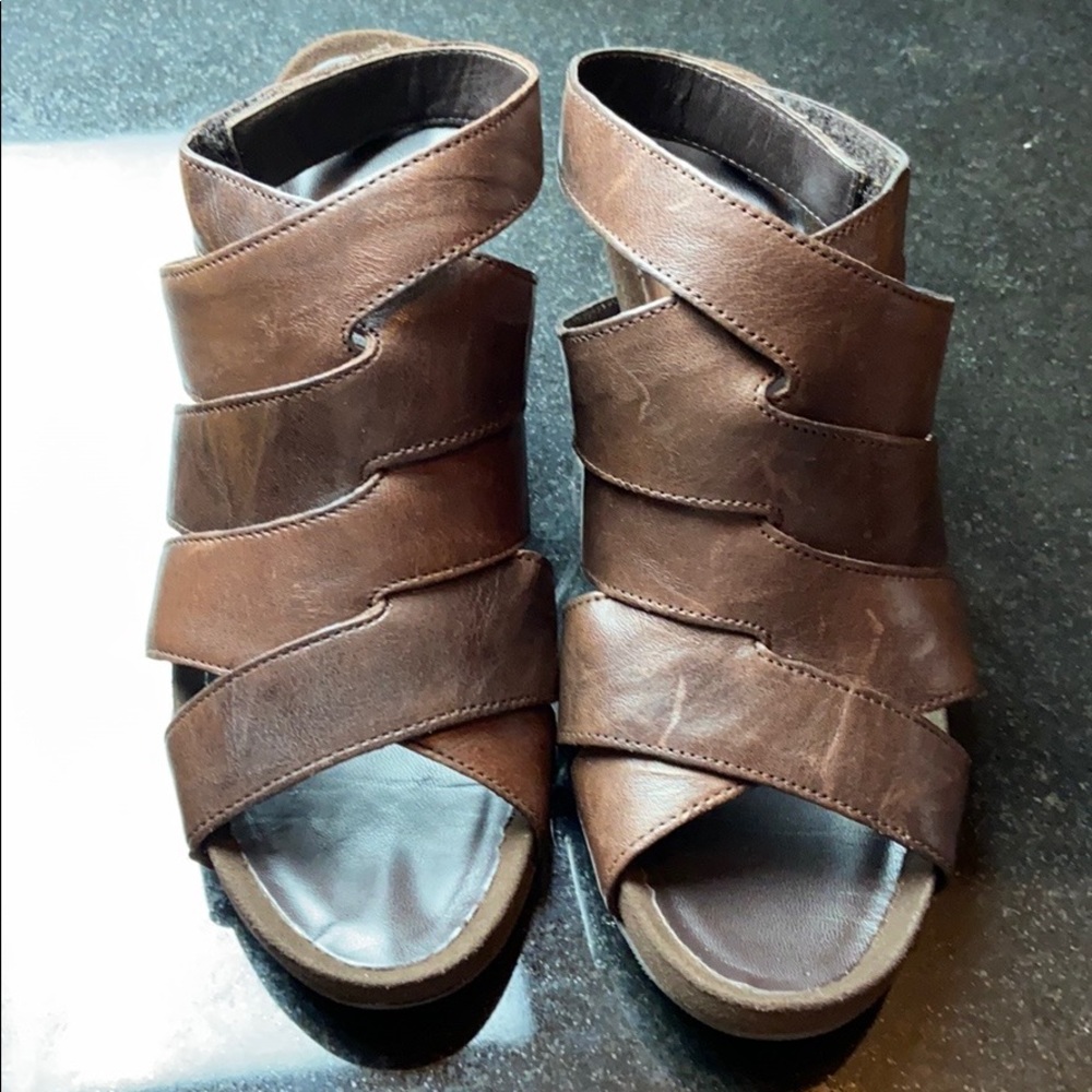 Gabor. Women’s size 6 (US 8). Brown sandals